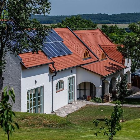 Oszter Udvarhaz Kekkut Bagian luar foto