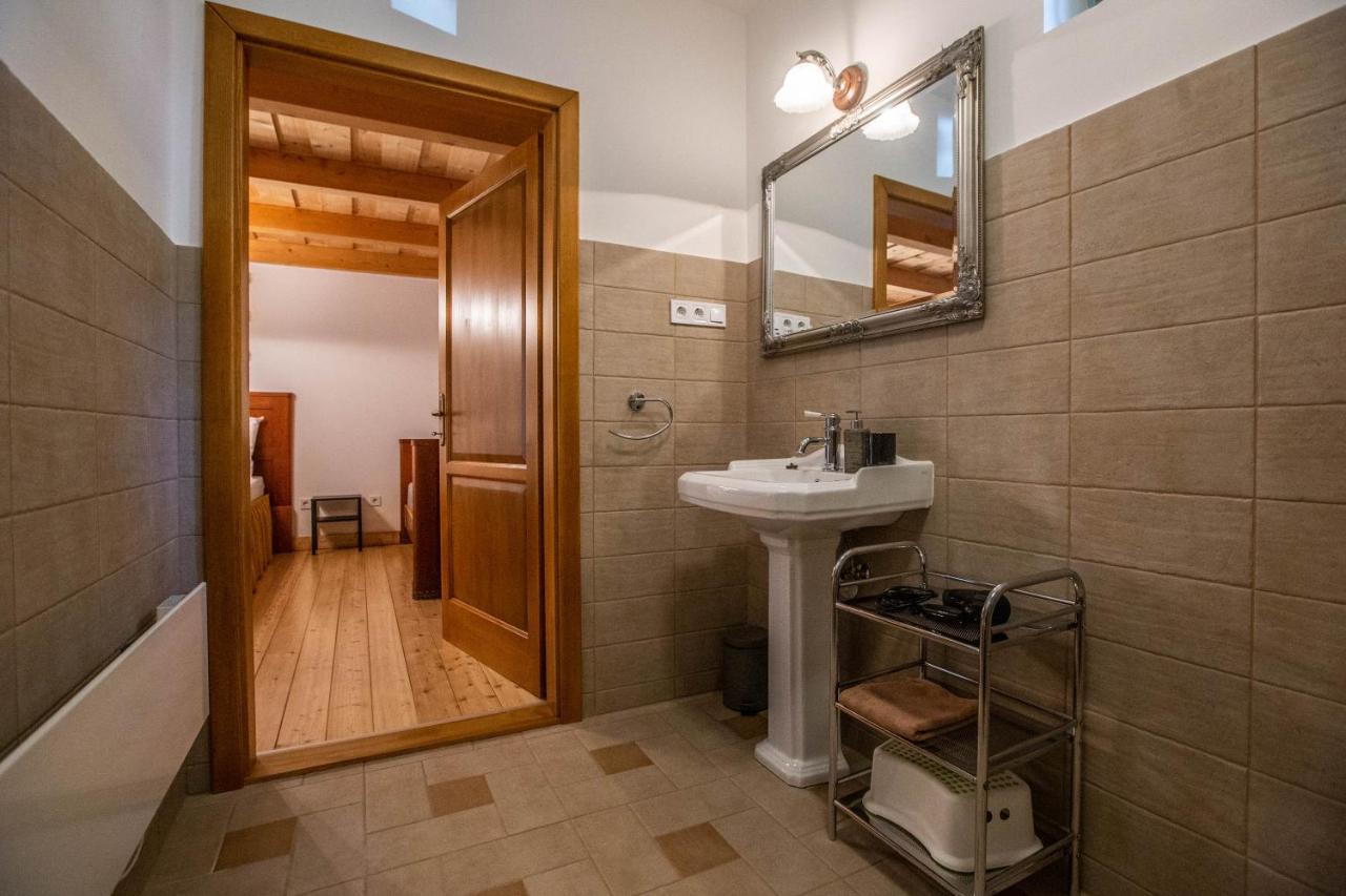 Oszter Udvarhaz Kekkut Bagian luar foto