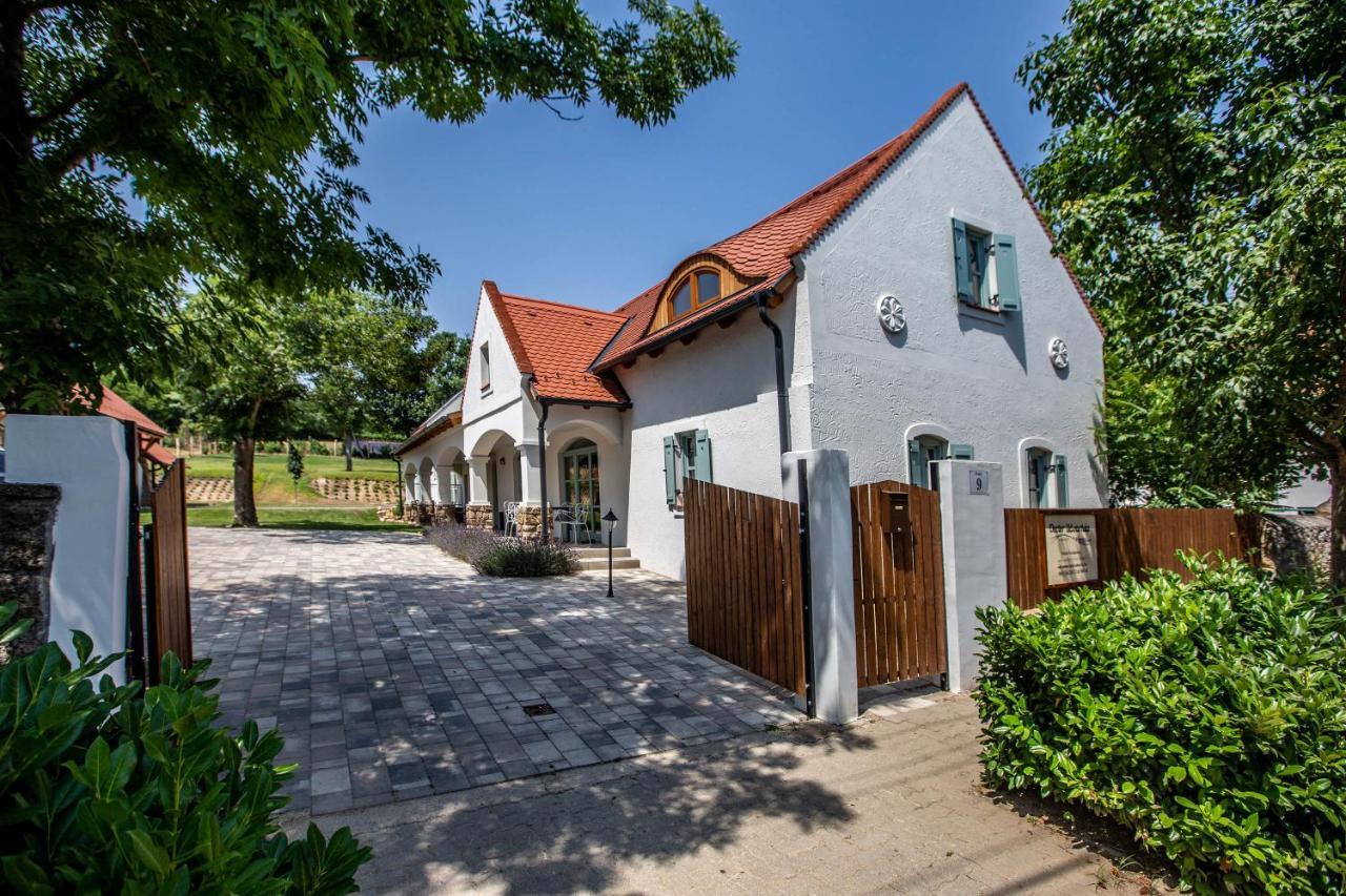 Oszter Udvarhaz Kekkut Bagian luar foto